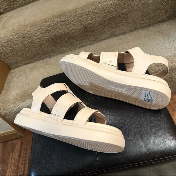 Cole Haan | GrandPro Rally Platform Fisherman Sandals in Bleached Tan, size 9 - Picture 3 of 9